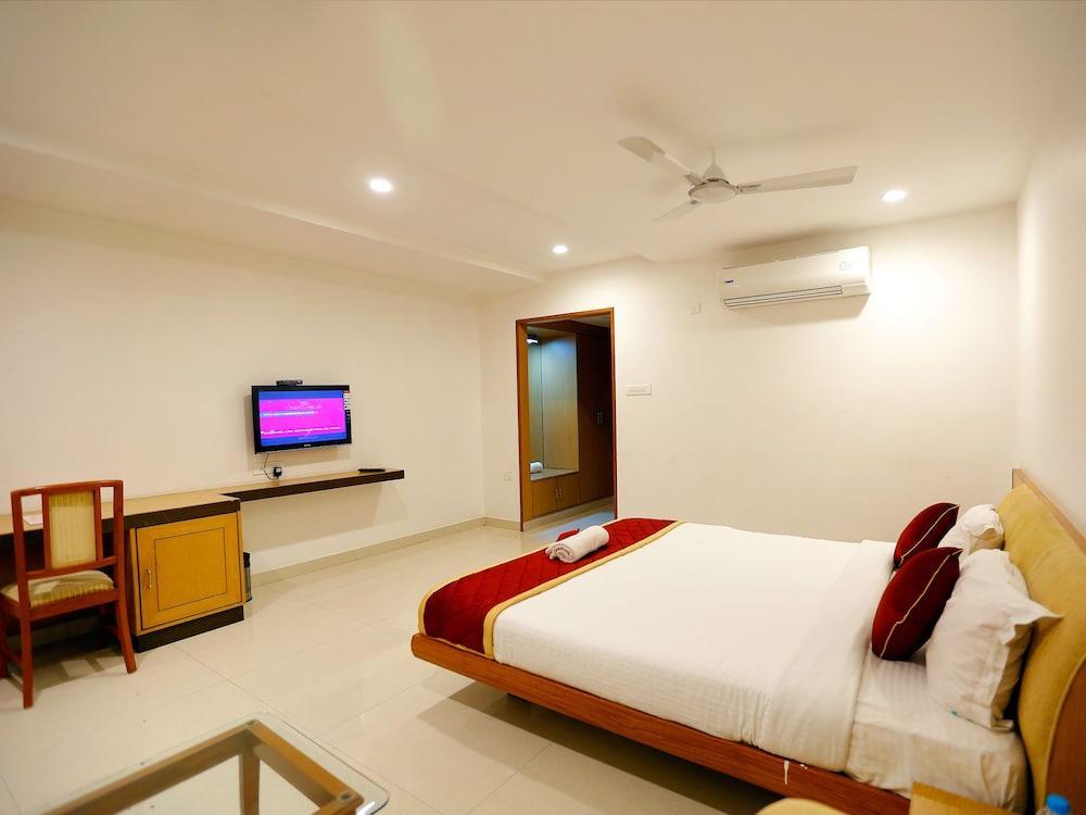 Fabhotel Syberitic Suites Gachibowli - Fully Vaccinated Staff Kondapur  Экстерьер фото