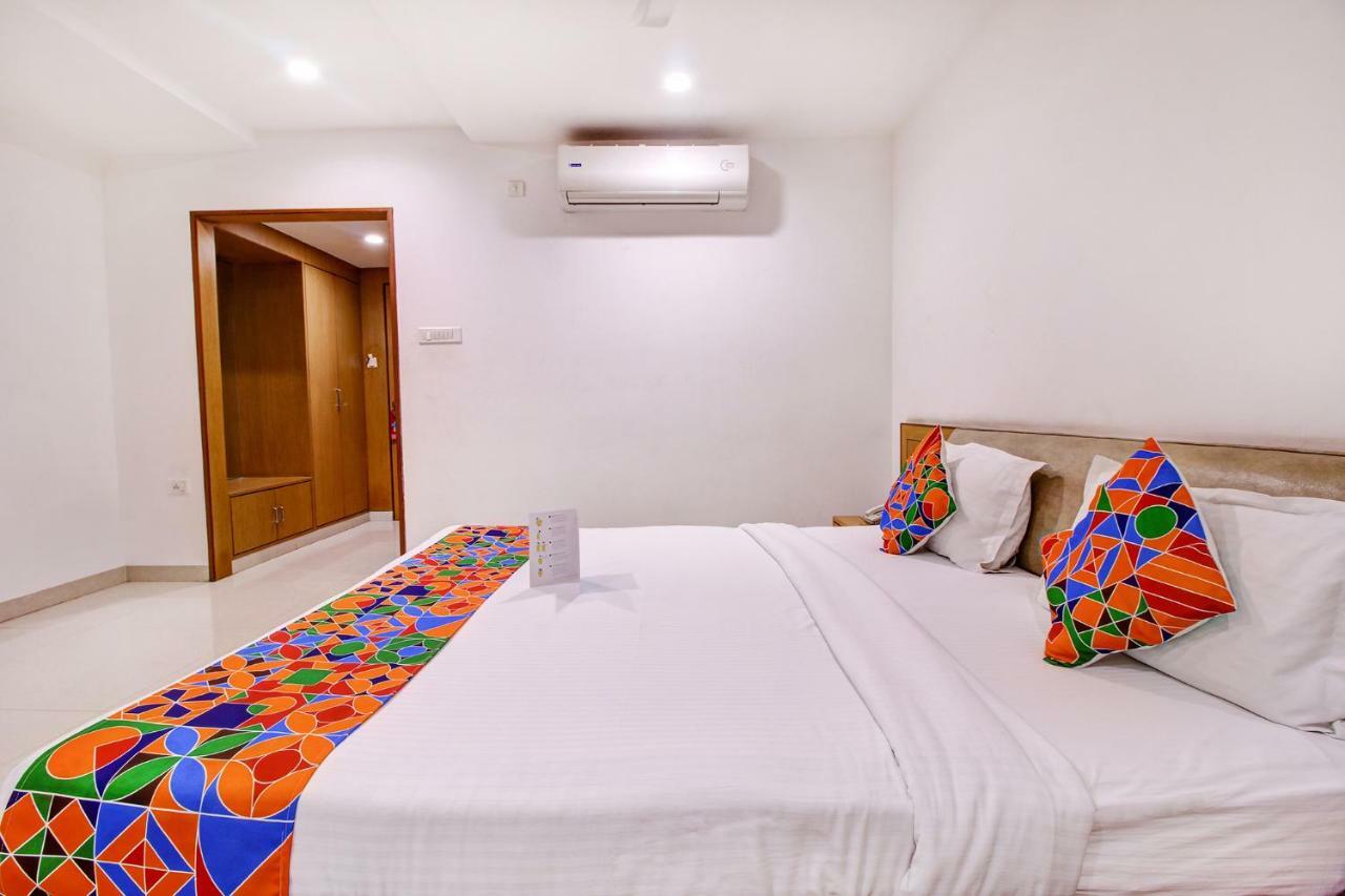 Fabhotel Syberitic Suites Gachibowli - Fully Vaccinated Staff Kondapur  Экстерьер фото