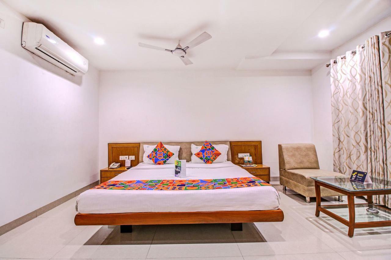 Fabhotel Syberitic Suites Gachibowli - Fully Vaccinated Staff Kondapur  Экстерьер фото