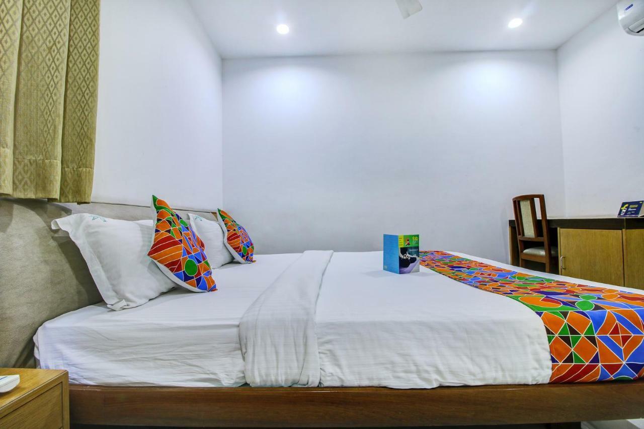 Fabhotel Syberitic Suites Gachibowli - Fully Vaccinated Staff Kondapur  Экстерьер фото