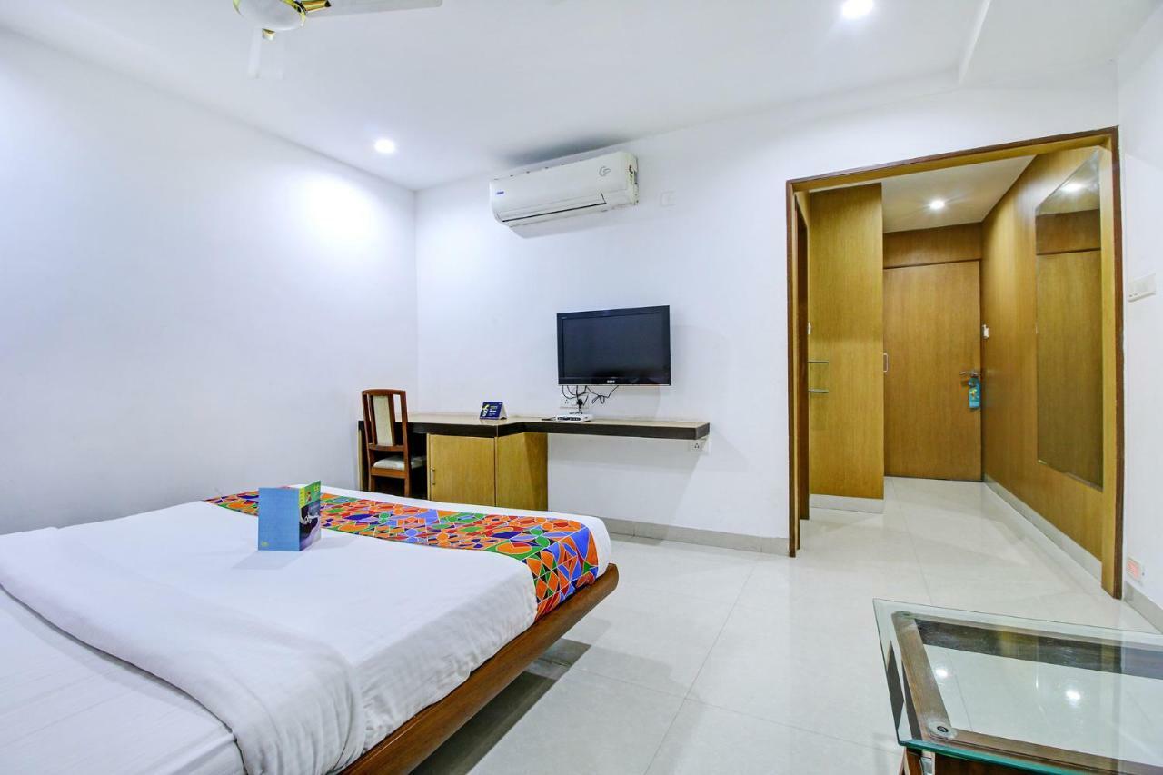 Fabhotel Syberitic Suites Gachibowli - Fully Vaccinated Staff Kondapur  Экстерьер фото