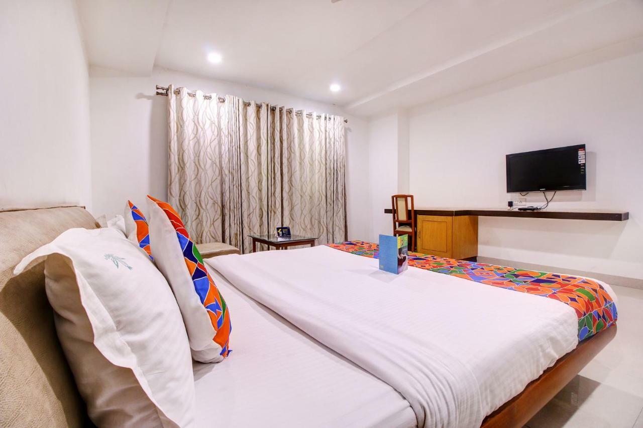 Fabhotel Syberitic Suites Gachibowli - Fully Vaccinated Staff Kondapur  Экстерьер фото