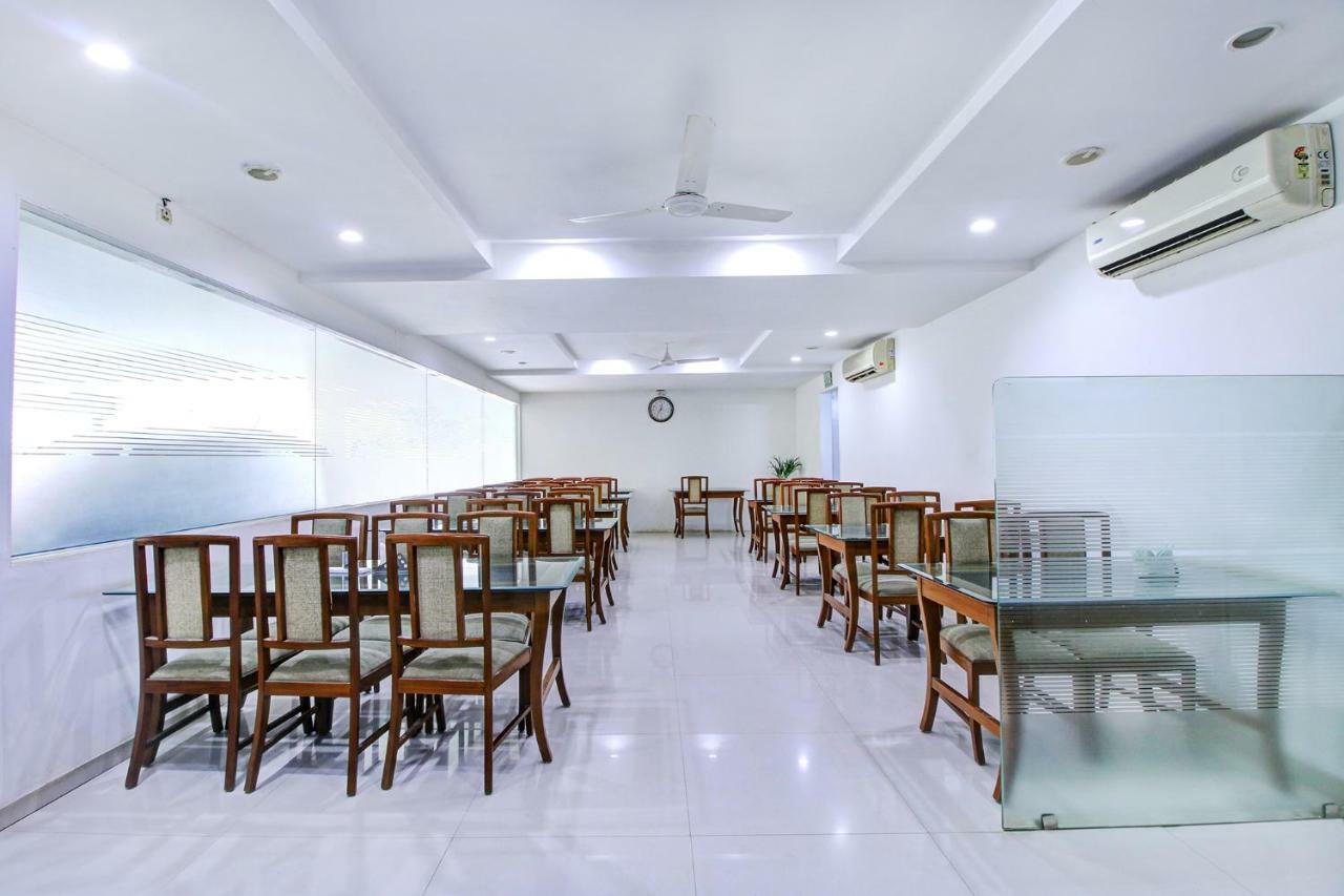 Fabhotel Syberitic Suites Gachibowli - Fully Vaccinated Staff Kondapur  Экстерьер фото